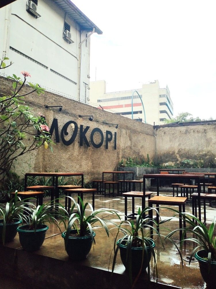 Tim dan suasana kafe MOKOPI